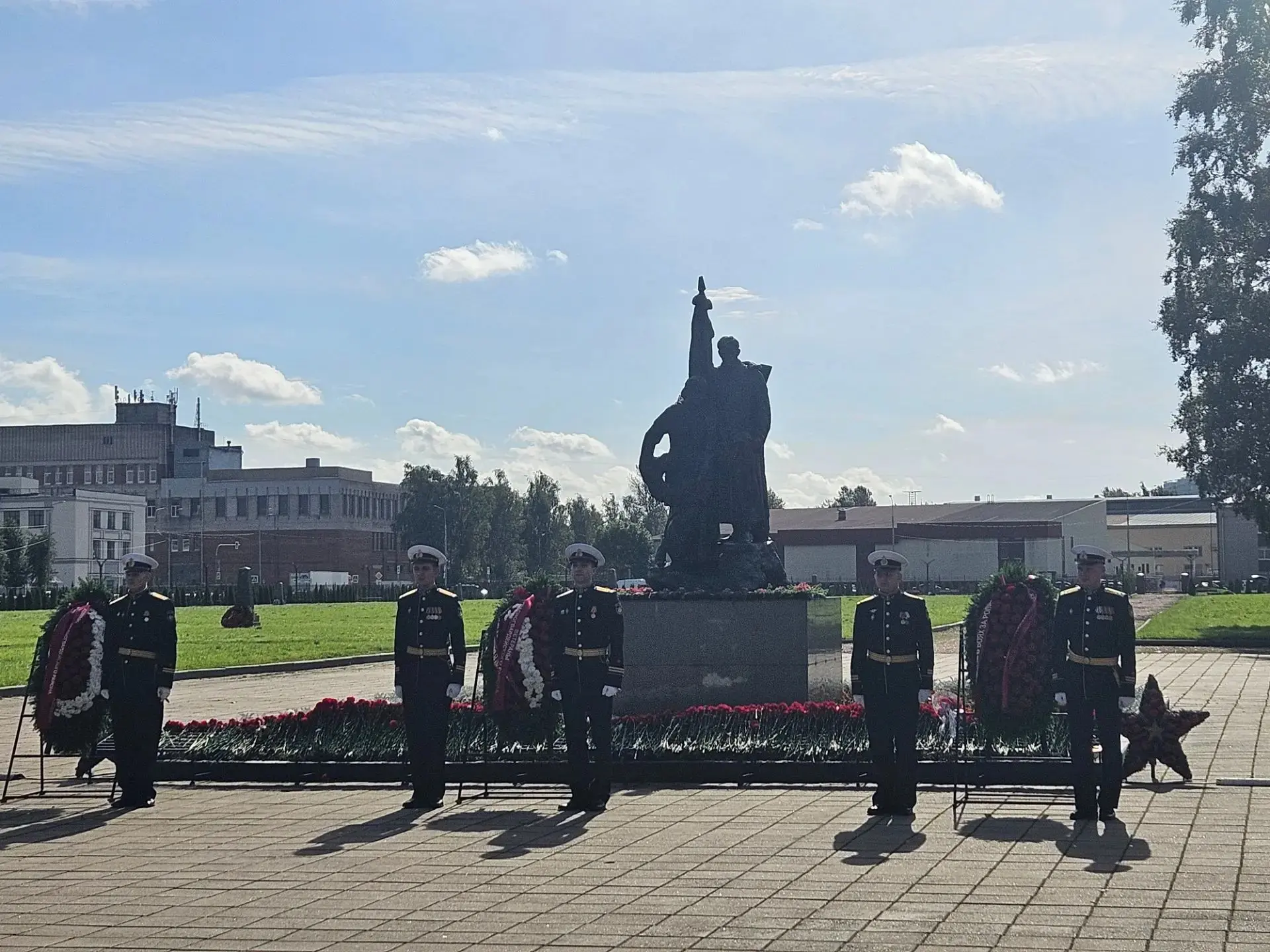 Помним и чтим: 9 «Б» класс на памятном митинге