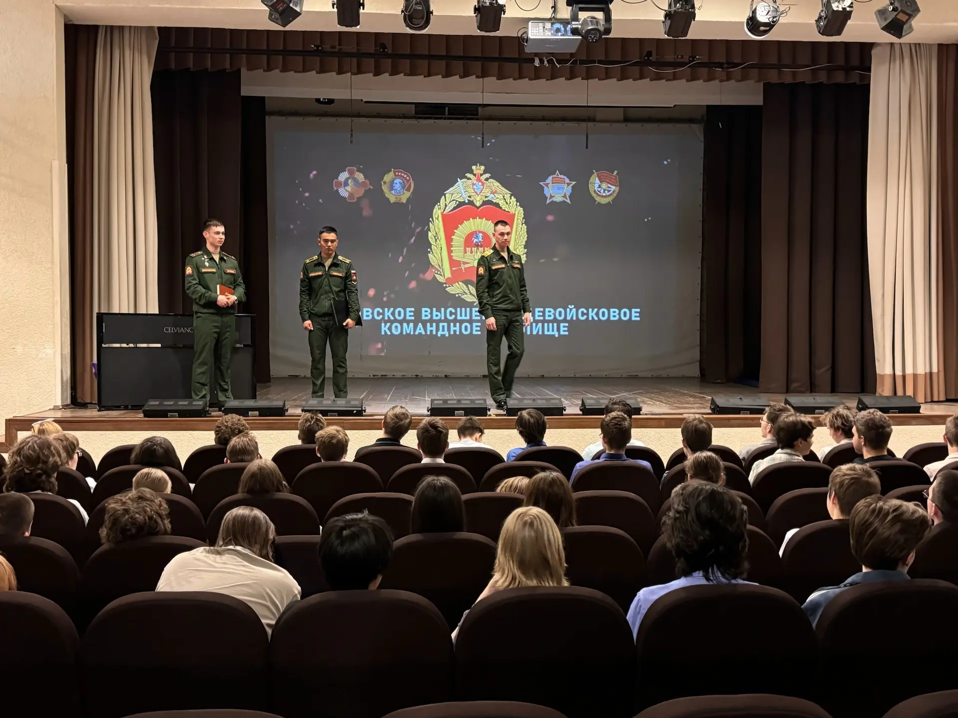 ВЫБИРАЕМ ПРОФЕССИЮ 🗓️ 6 мая для старшеклассников из корпуса на #Белозерская12 состоялась встреча с п
