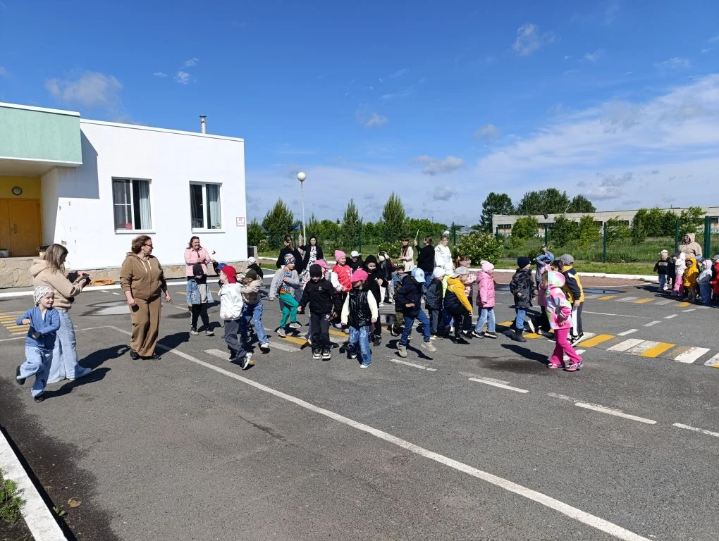 Детство навсегда останется самой счастливой и беззаботной порой для многих из нас. 
В первый день ле