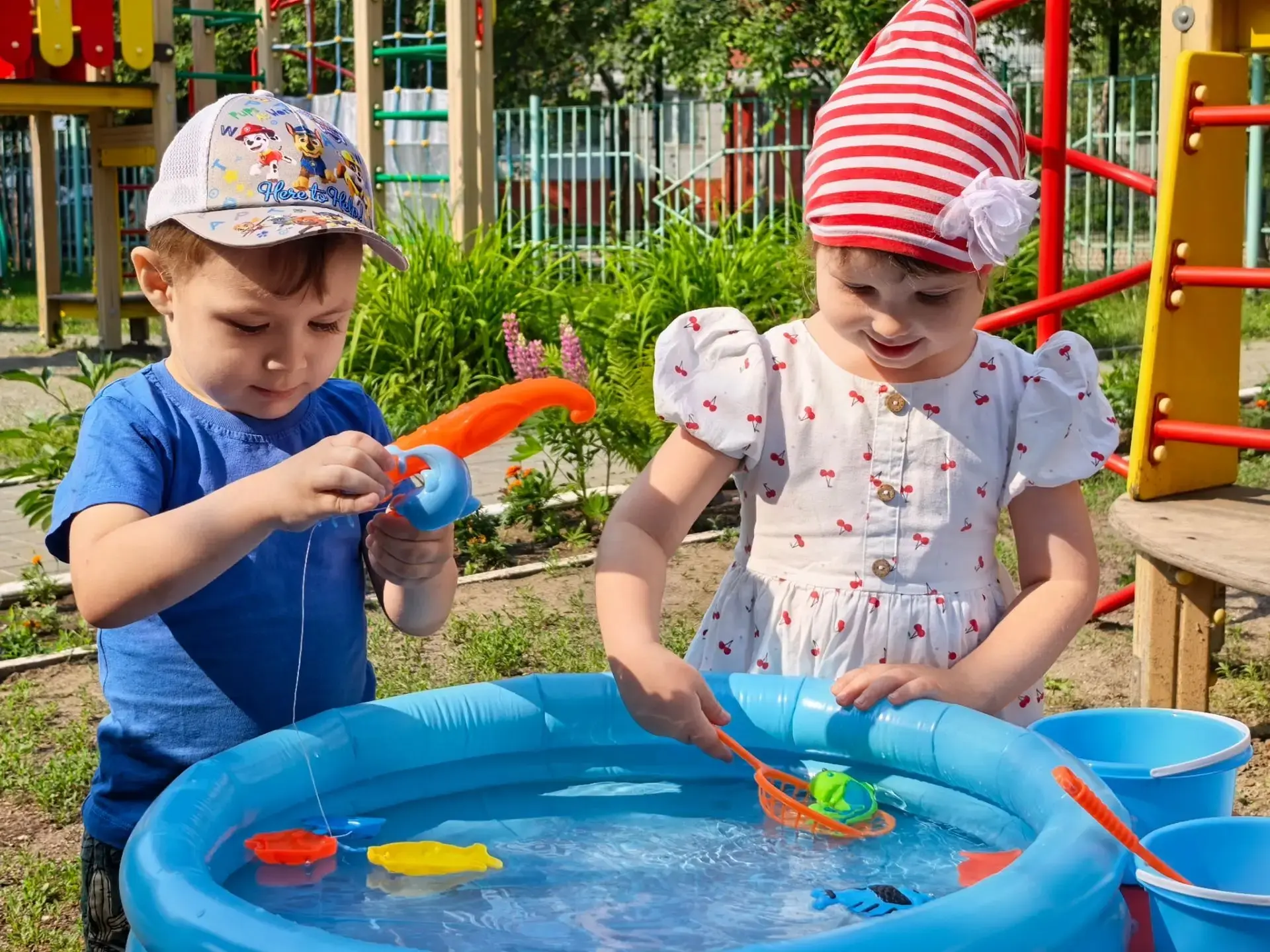 У нас был настоящий праздник лета — мы ходили на «Клёвую рыбалку»! ☀️🎣

Вместо настоящего озера у н