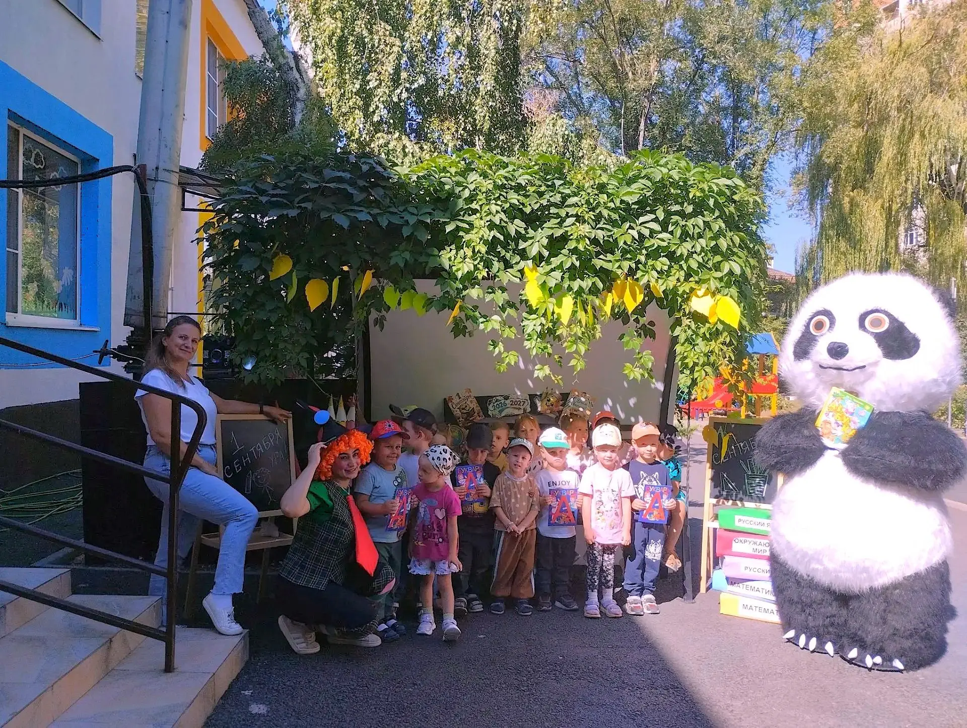 🎈С Днем знаний! 🎈1 сентября в гости к воспитанникам детского сада пришел сказочный пе...