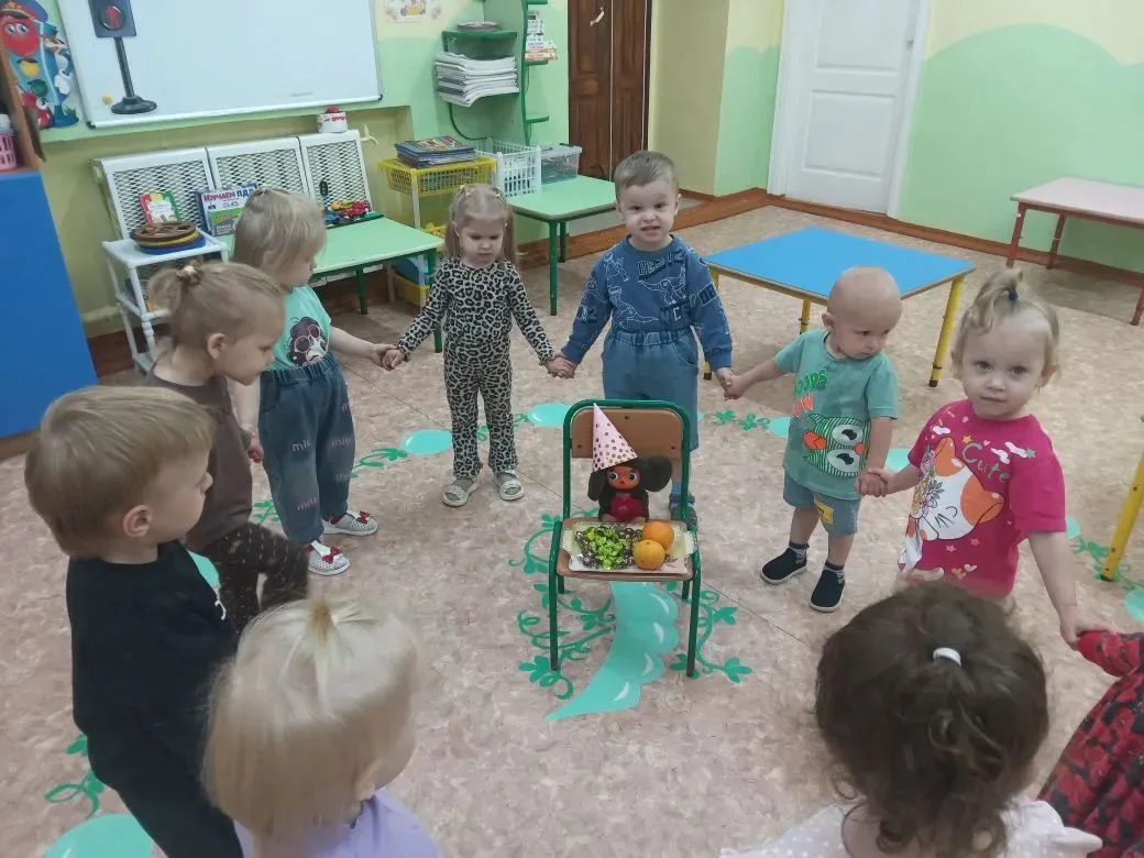 Во второй младшей группе прошло весёлое развлечение, посвящённое дню рождения Чебурашки...