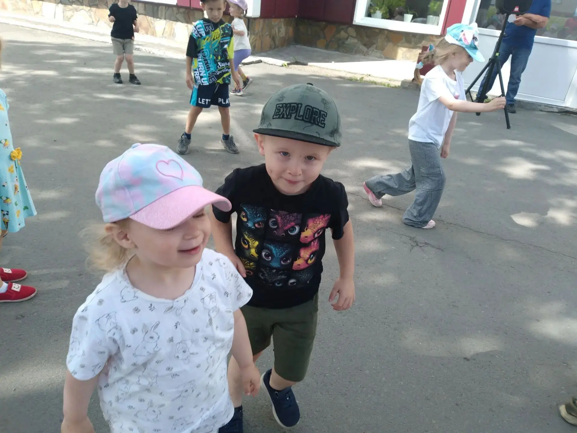 ☀️ В пятницу, в солнечный и тёплый день, малыши младшей группы «Ручеёк» впервые приняли...