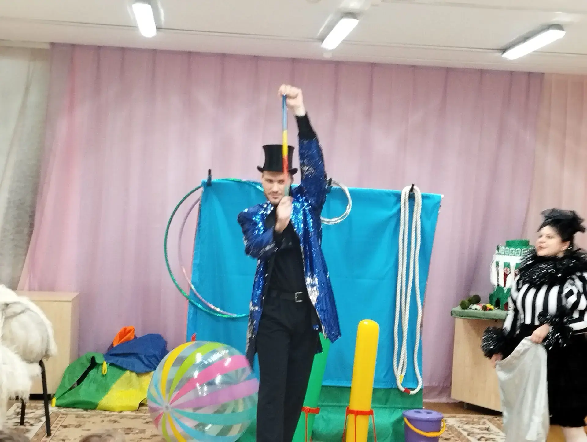 🎪 В гости к нашим воспитанникам приезжал театр "Сказка" со спектаклем "Медвежий цирк" — это весёлая