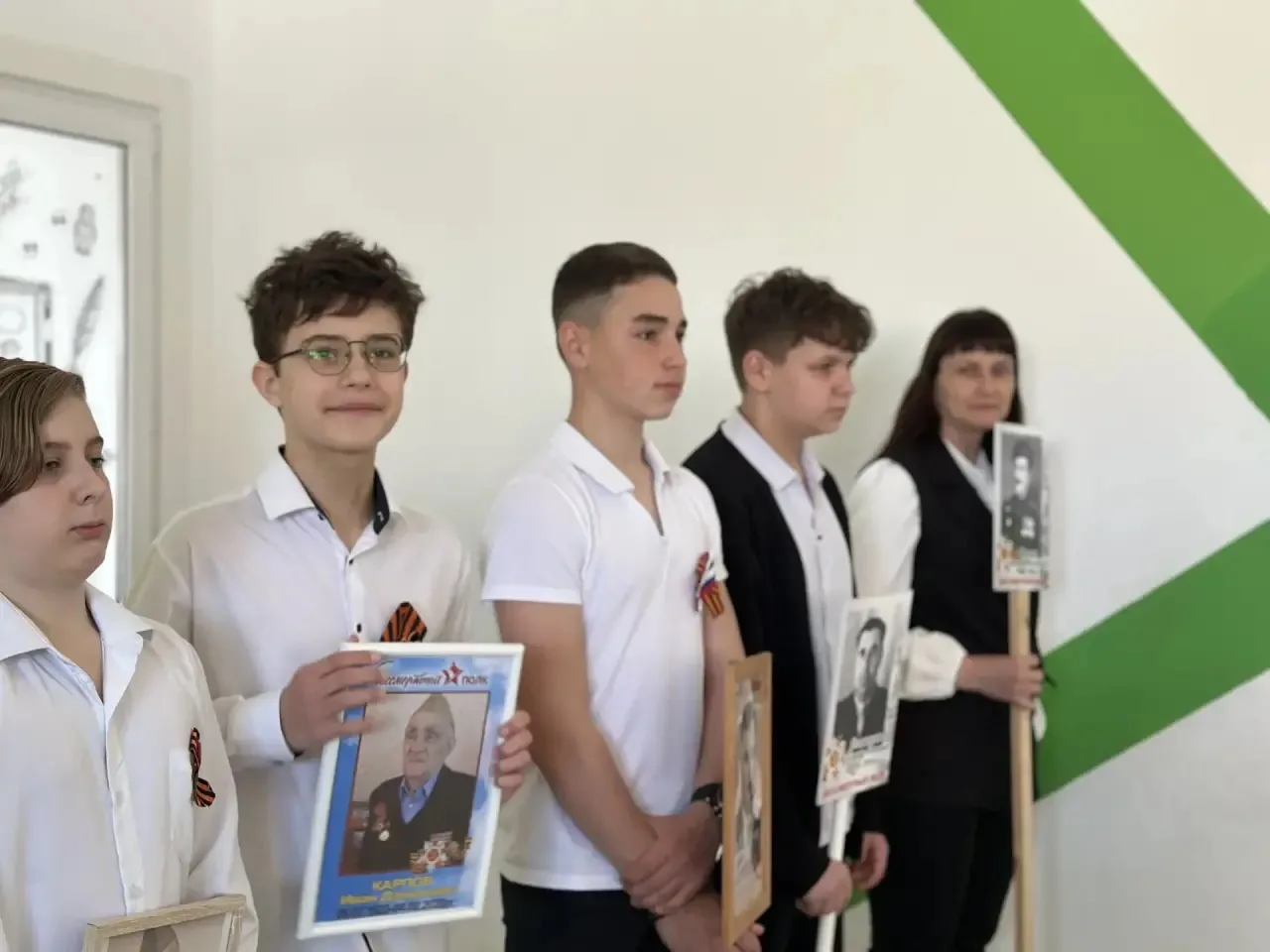 "Бессмертный полк" МБОУ СОШ №3: Помним, гордимся, чтим!  Сегодня, в стенах нашей любимой МБОУ СОШ №3