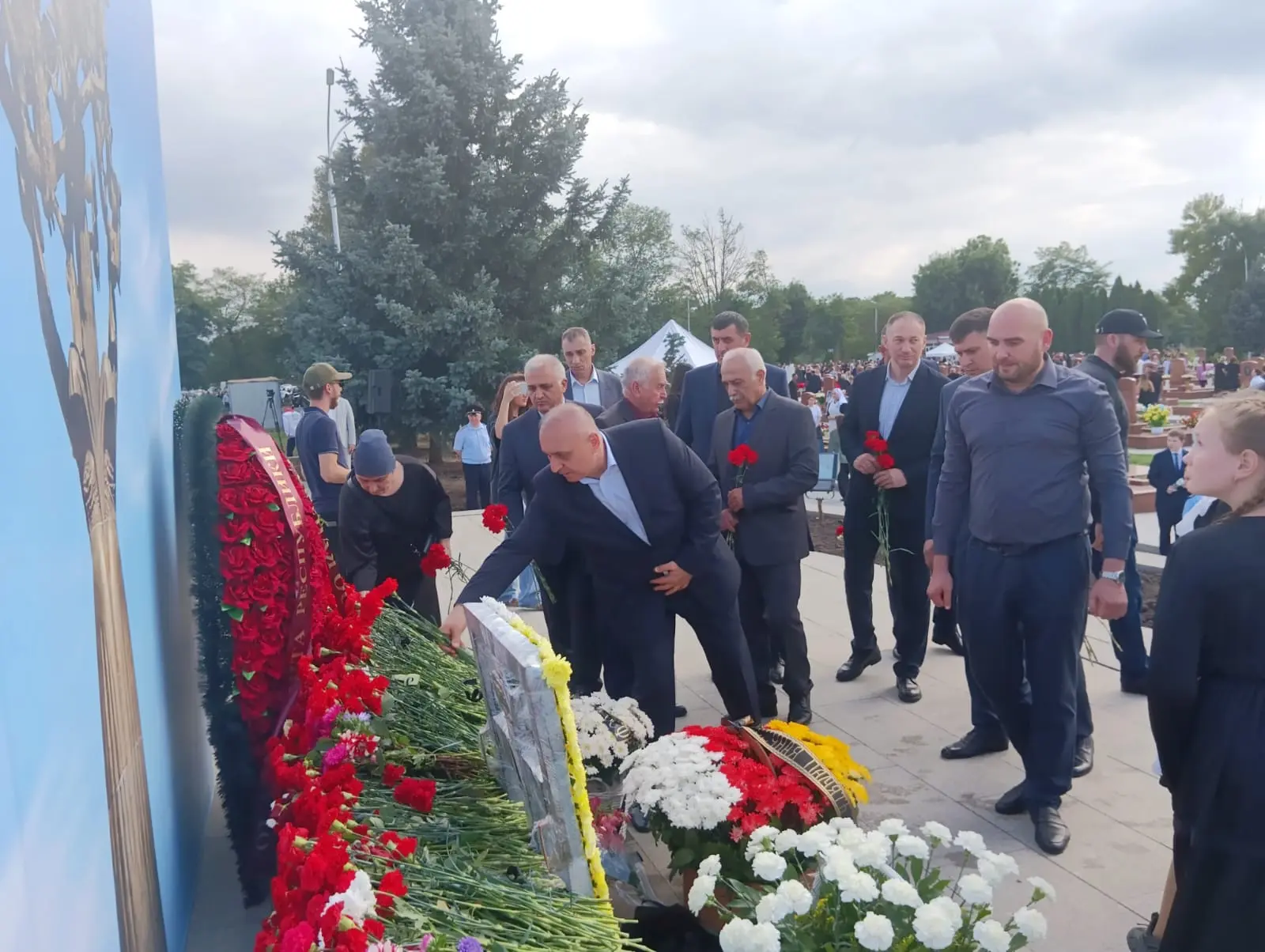 Глава Пригородного муниципального района Алан Гаглоев и коллектив АМС Пригородного муни...