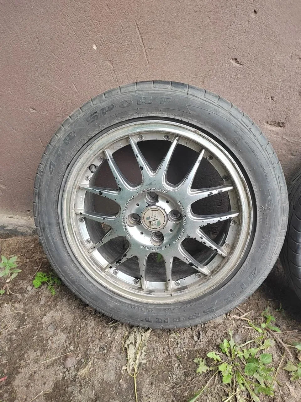 Продам литье legzas 4x100 r16, один диск варен, на летней резине 195/55 r16 с хорошим о...