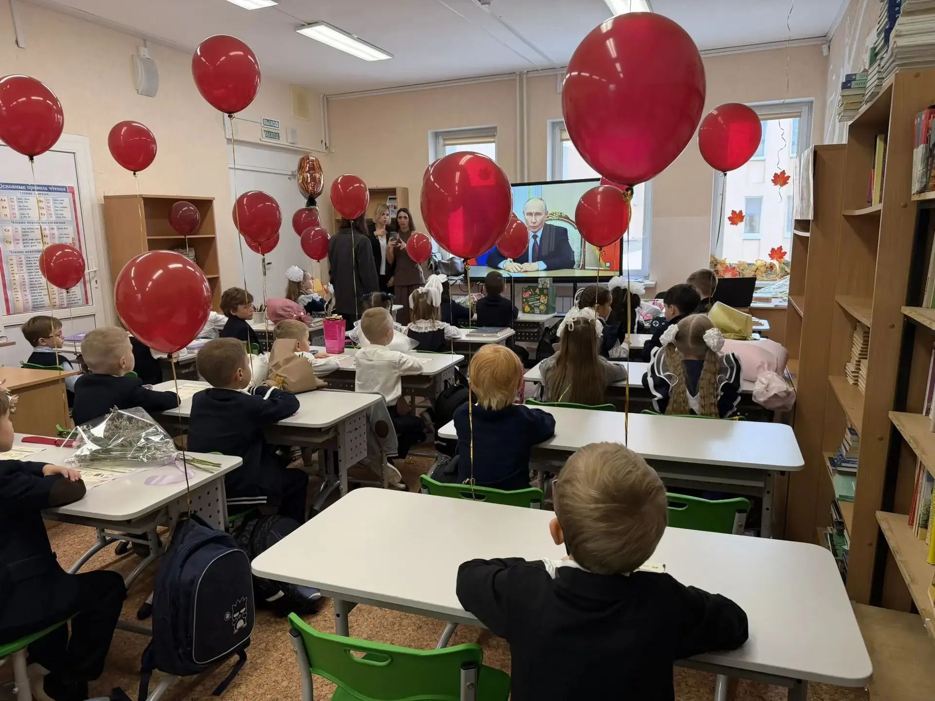 🎓Классный руководитель 1Б класса (Ульянова И. В.) сегодня провела первый классный час ...