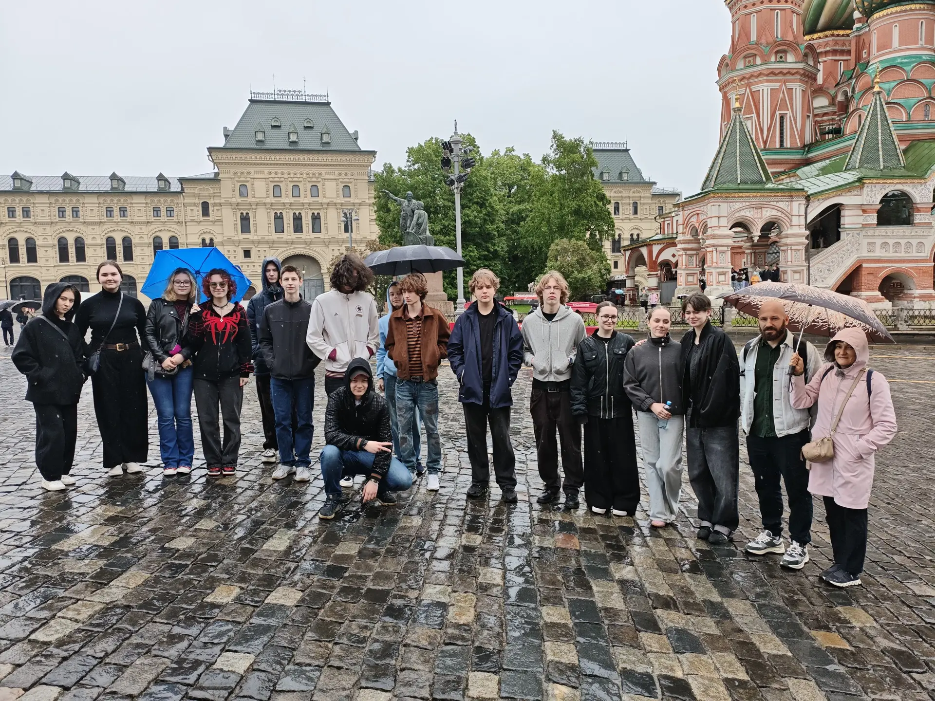 Уроки на улицах Москвы 🏙️ 

Москва - уникальный город. Простая прогулка может быть наполнена множес