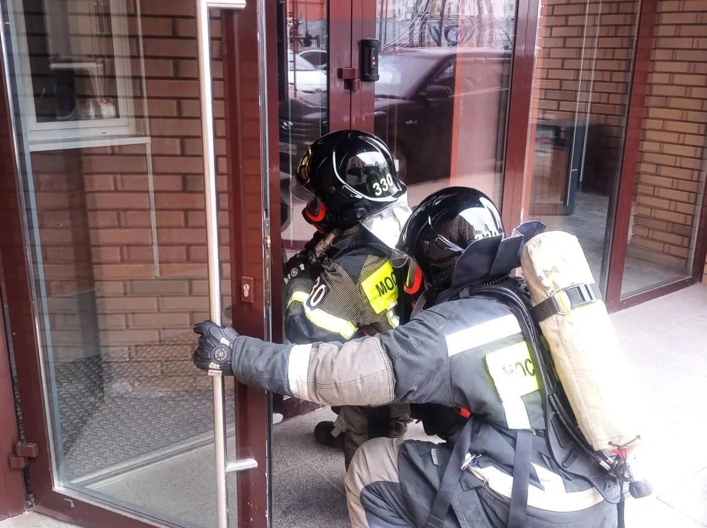 ⛔️ Условный пожар в высотке потушен: огнеборцы отработали действия в "небоскребе" 👇  📍 В округе #Сер