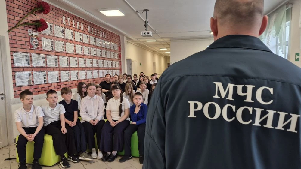💯 Безопасность во главе всего!   👉 🌊 22 мая в нашей школе прошёл важный профилактический урок: сотру