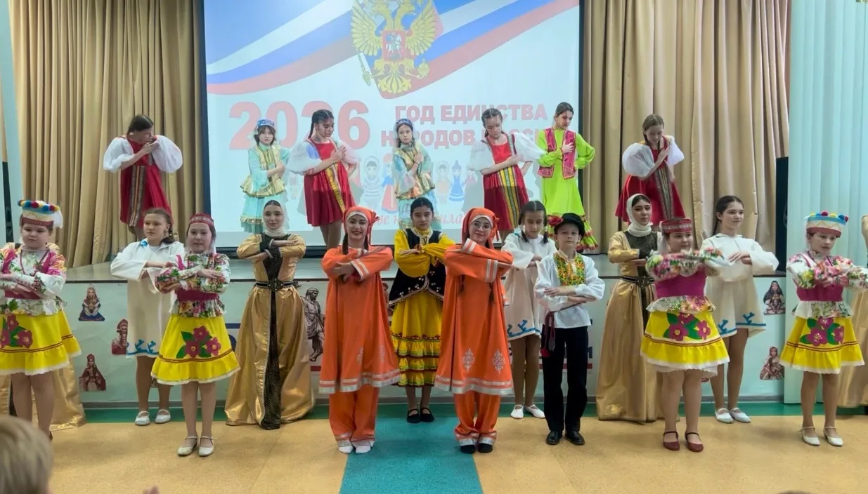 🇷🇺Сегодня в МБОУ СОШ №5 прошло торжественное открытие Года единства народов России!🇷🇺  🔹Россия – вел