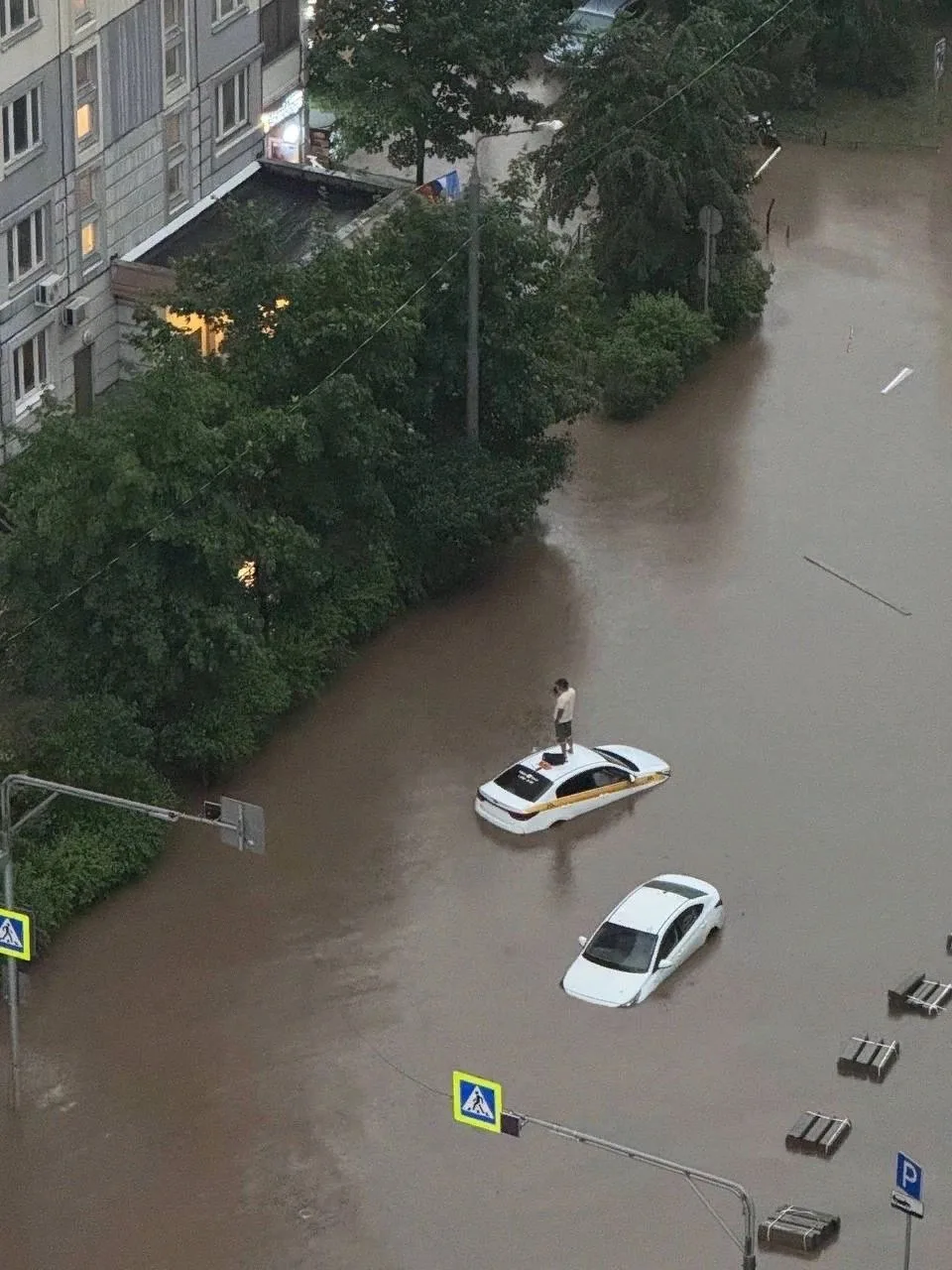 Настоящий потоп на улицах Подмосковья..