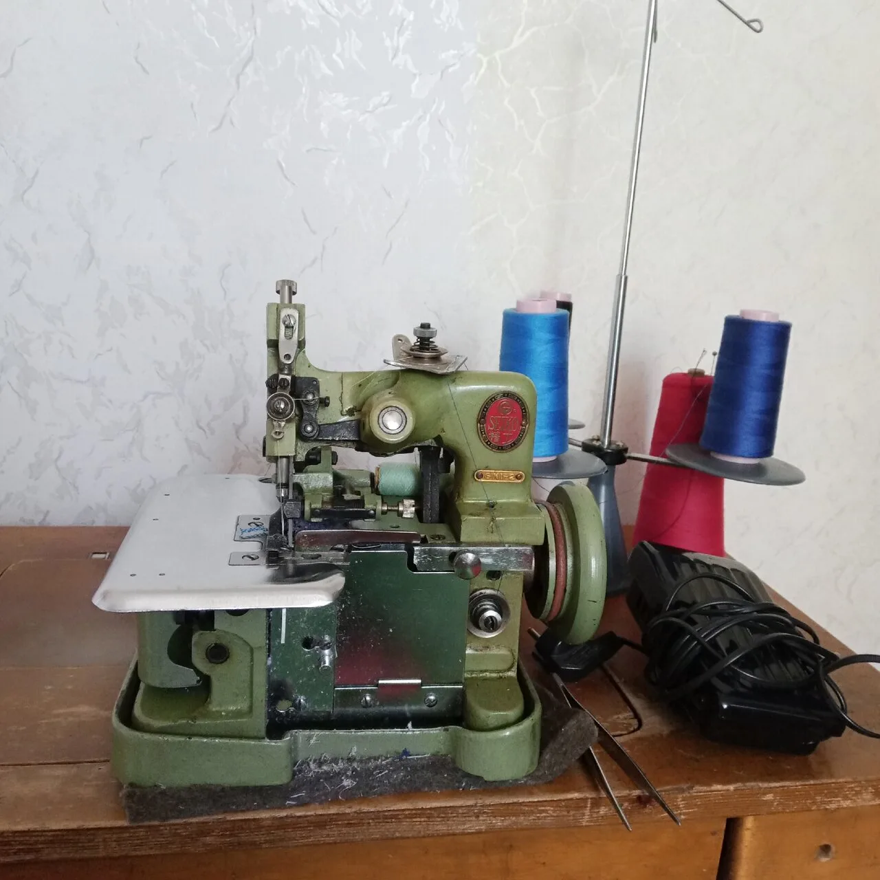 Продам трёхниточный промышленный оверлок 1класс