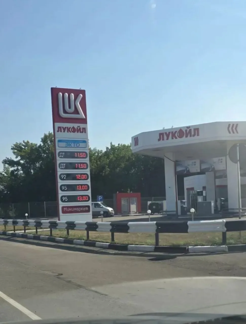 Как сообщают бийчане, на Яминской после долгого простоя открылась заправка "Лукойл"
