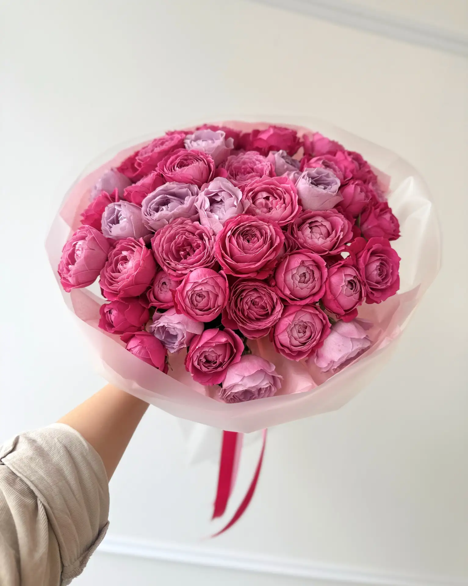 Кустовые розы прямо из наших теплиц — красота, которая завораживает! 🌸