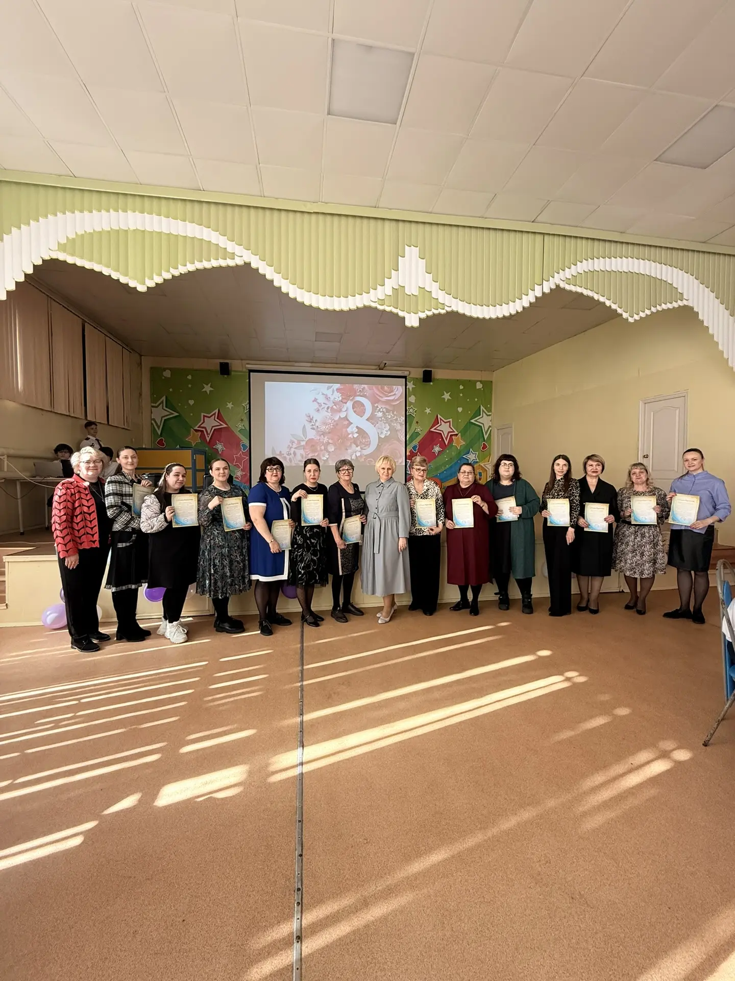 Как это было: наш праздничный день 8 Марта 💐  🌟Сегодня в стенах школы 72 было особенно тепло и уютно