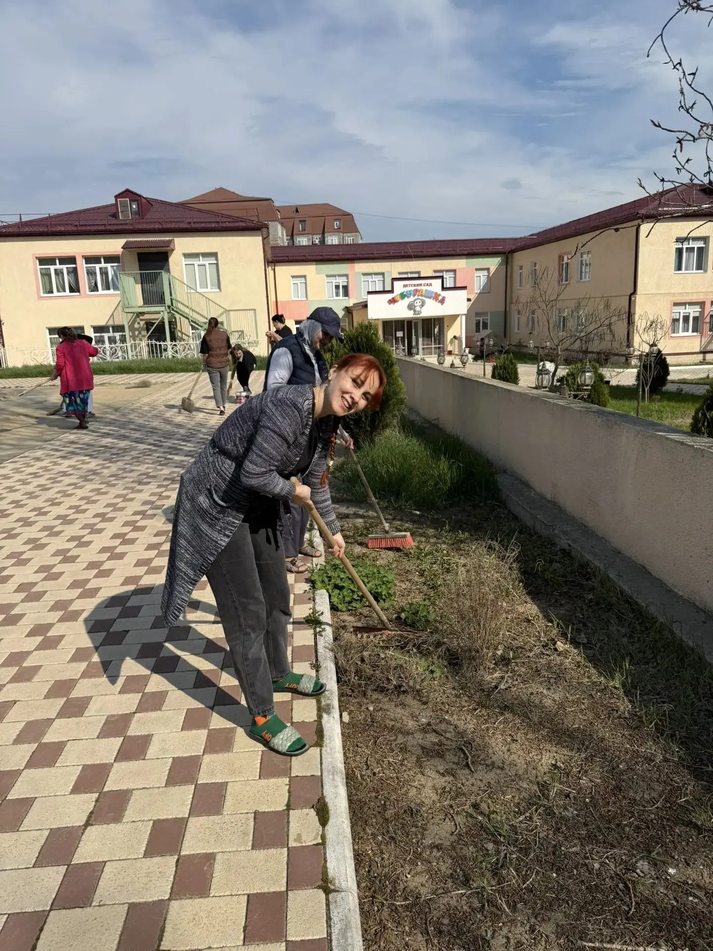 11 апреля в городе Дербенте прошел общегородской субботник. Наш коллектив МБДОУ №16 "Че...