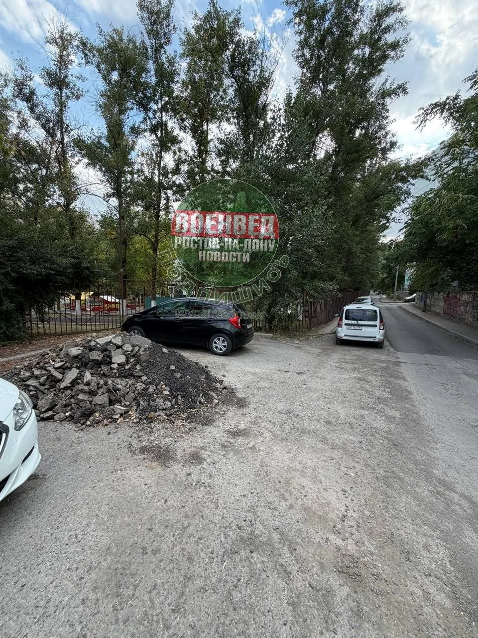 При замене асфальтового покрытия на Таганрогской 120/2 (в районе детского сада) рабочие...