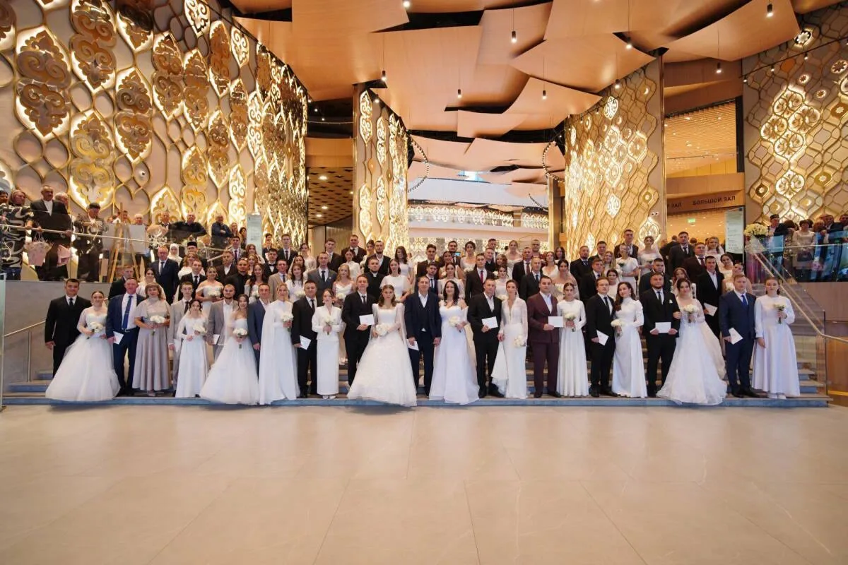 💍 В новом театре Камала провели массовое бракосочетание