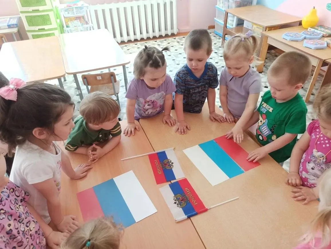 🇷🇺   Патриотическое воспитание – это сложный и многогранный процесс формирования у детей любви к с