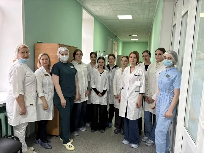 Студентам-медикам из Тулы показали работу микрохирургии глаза