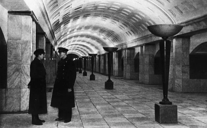 Станция «Охотный ряд» в Москве несколько раз меняла своё название. Вот все ее имена: с ...