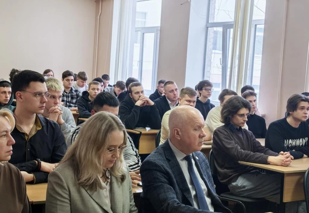 Встреча студентов ФИМО и ФПИП с представителями военкомата  12 февраля 2026 года состоялась встреча 