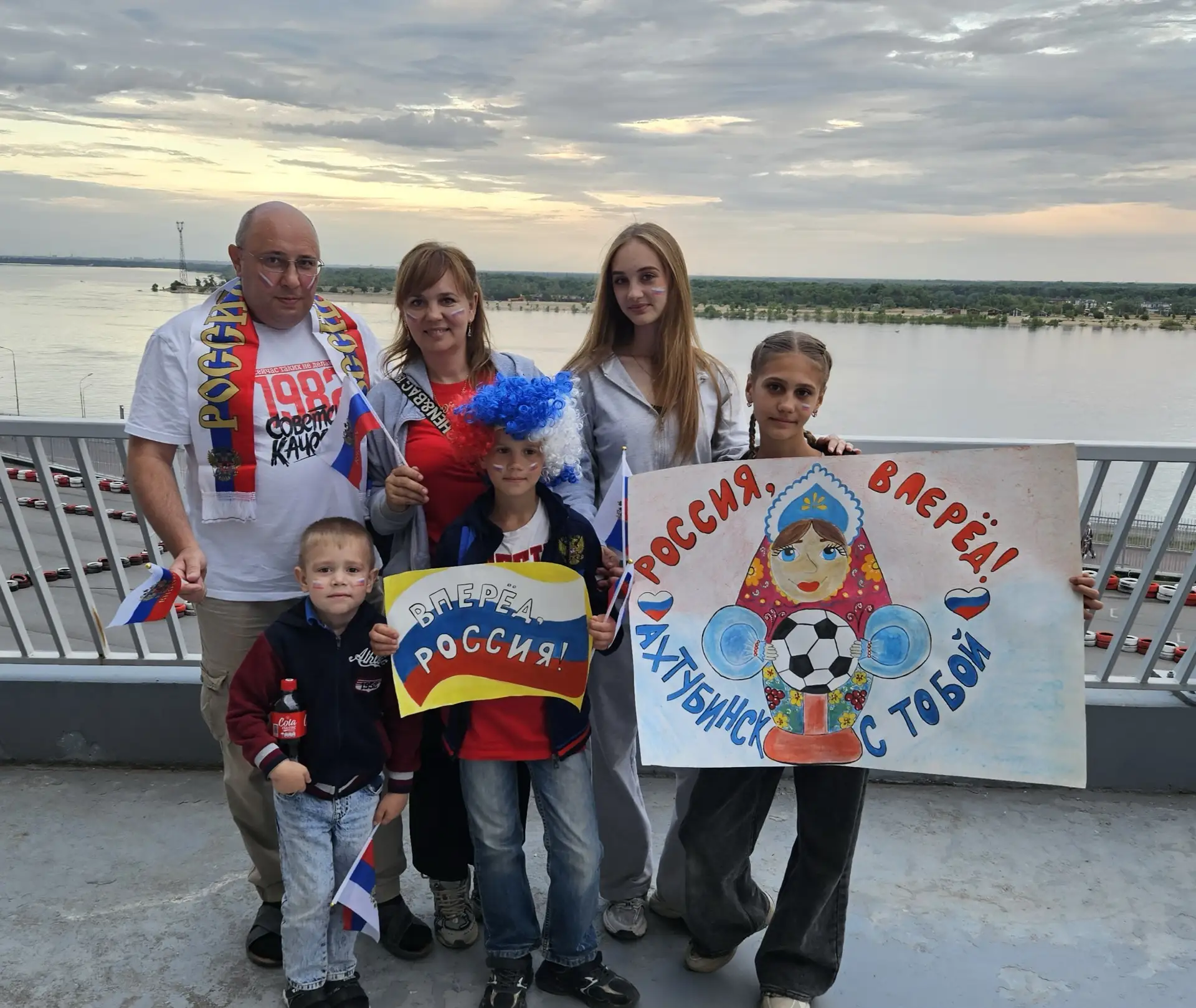 🎉 Семья Прилатовых — победители Всероссийского конкурса «Семья года — 2026» в номинации «Многодетна