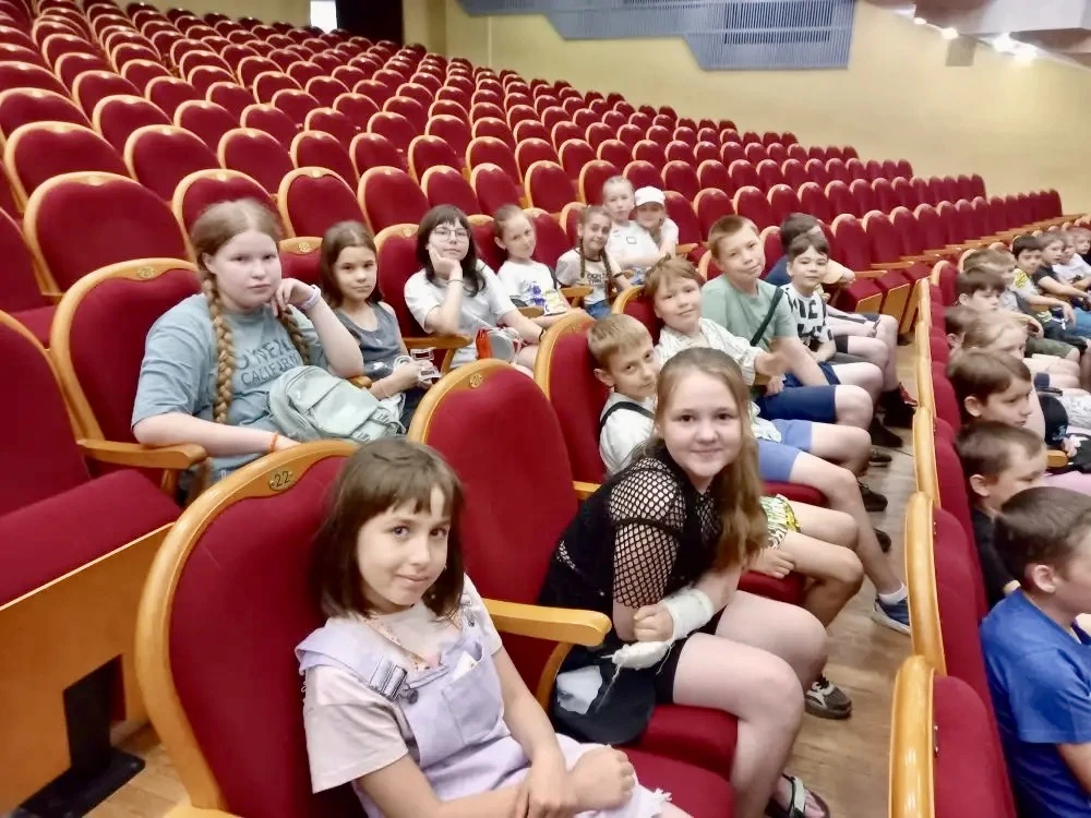 Школьный лагерь☀️
Сегодня в лагере - День театра🎭
Наши маленькие путешественники с удовольствием по