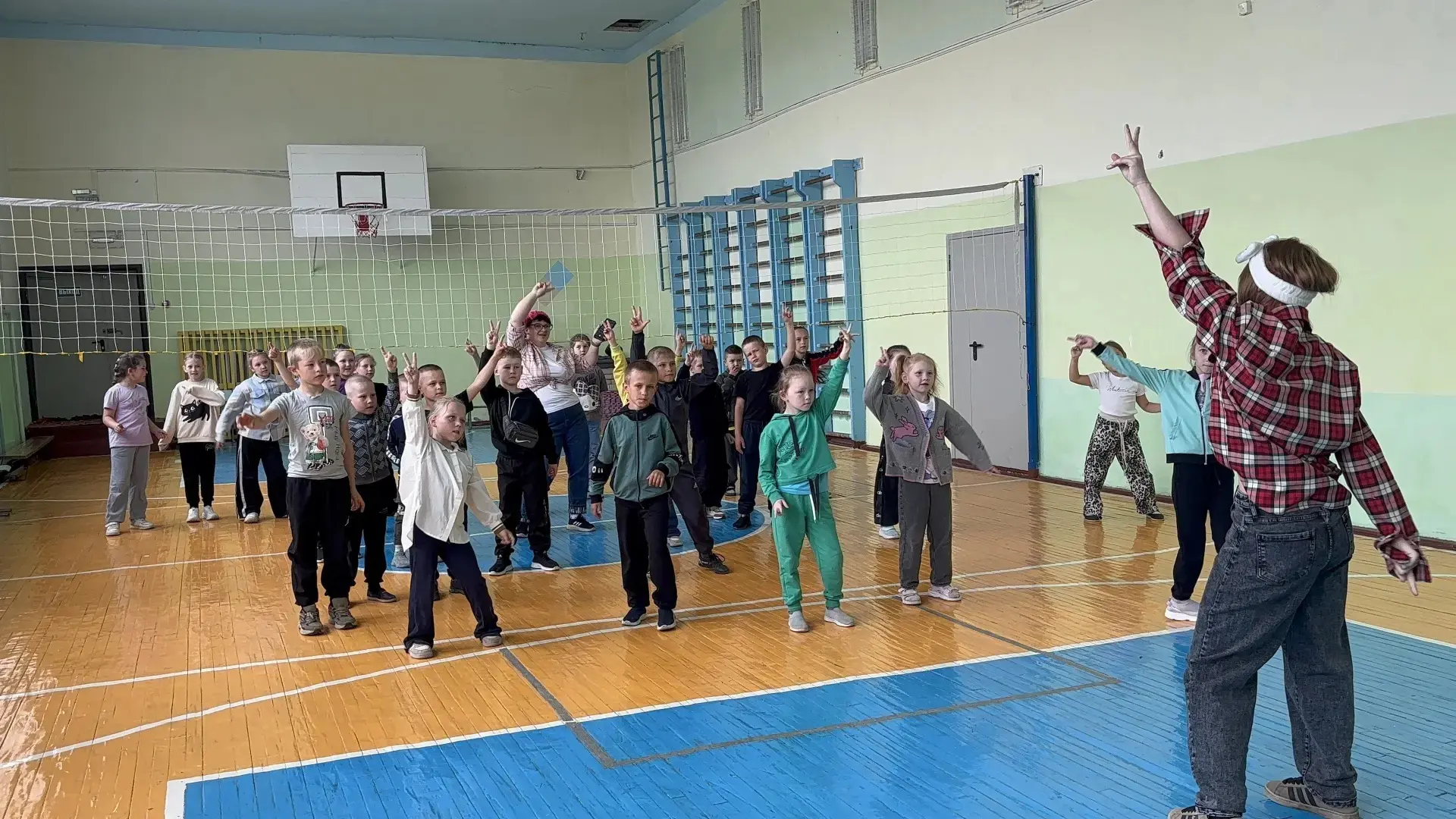 Школьный лагерь  "Солнышко 🌞 "посетили сотрудники Кропачевской поселковой библиотеки. Для наших уче