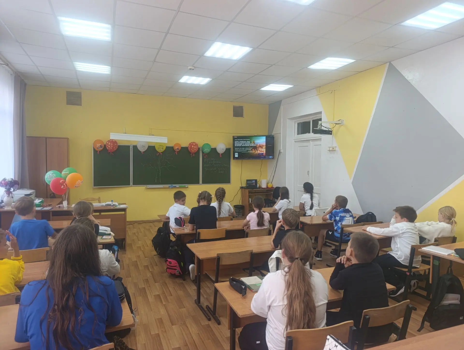 🕯️ 3 сентября — День окончания Второй мировой войны. В нашей школе прошли классные час...