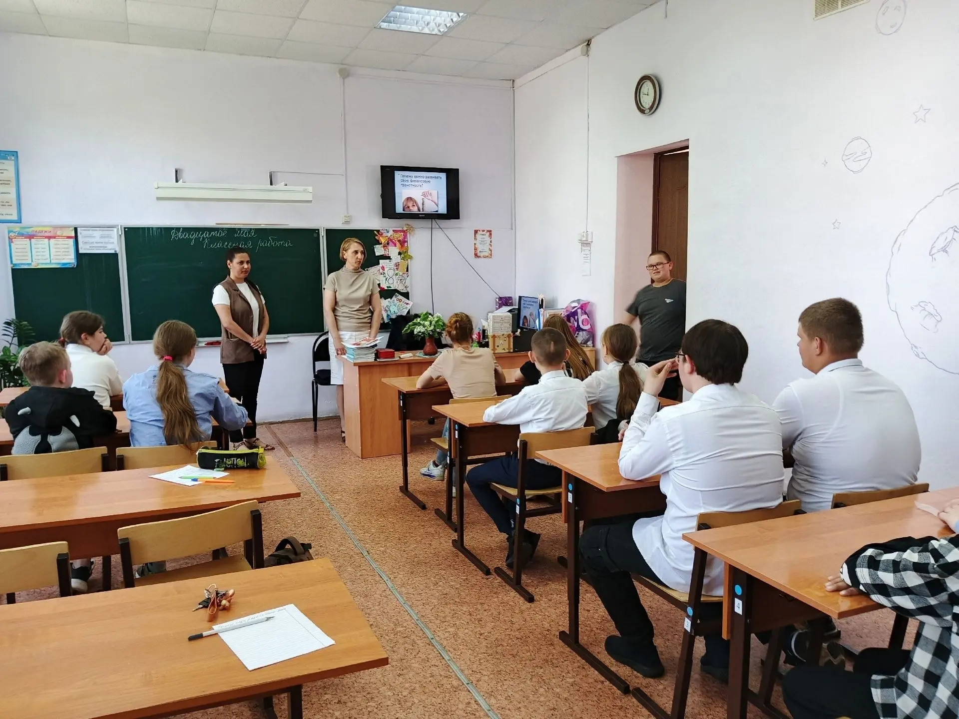20 мая в гостях у 6 "А" и 6 "Б" классов побывали специалисты отделения социального сопр...