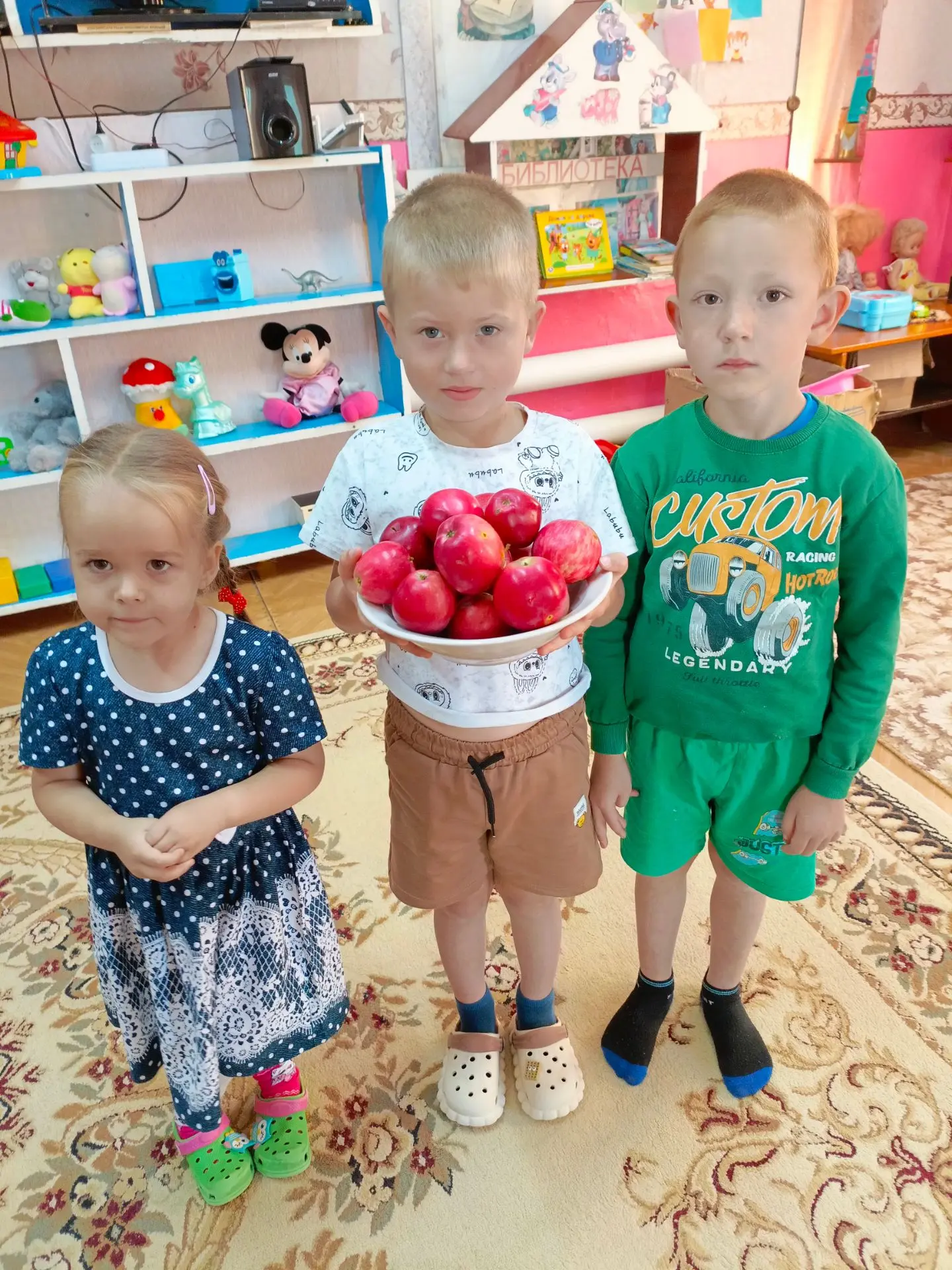 Каждый год, 19 августа, отмечается Яблочный спас. В этот день люди несут в церковь ябло...