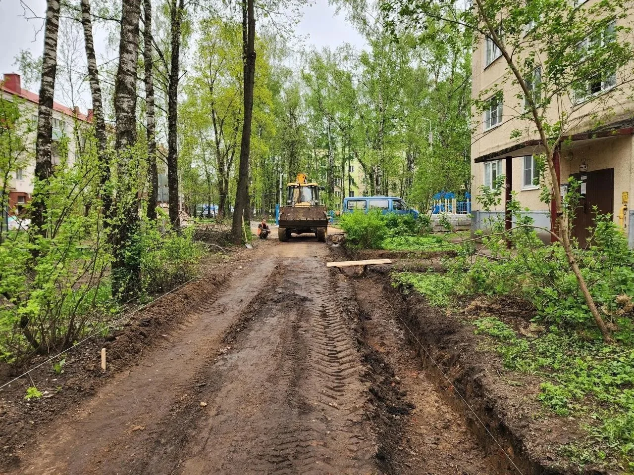 🛠 Благоустройство двора в Солнечногорске: что происходит сейчас  Во дворе между домами № 10 по Совет