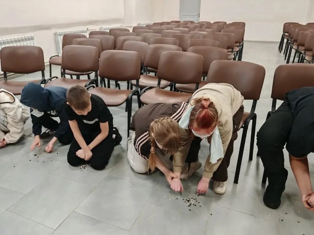 Первый день каникул!  Сегодня в нашей школе проходит яркий и по-настоящему объединяющий слёт пятикла