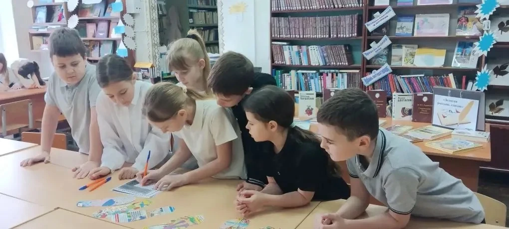 📚В рамках Недели детской книги учащиеся 2-х классов совершили путешествие "По следам сказок". Ребята