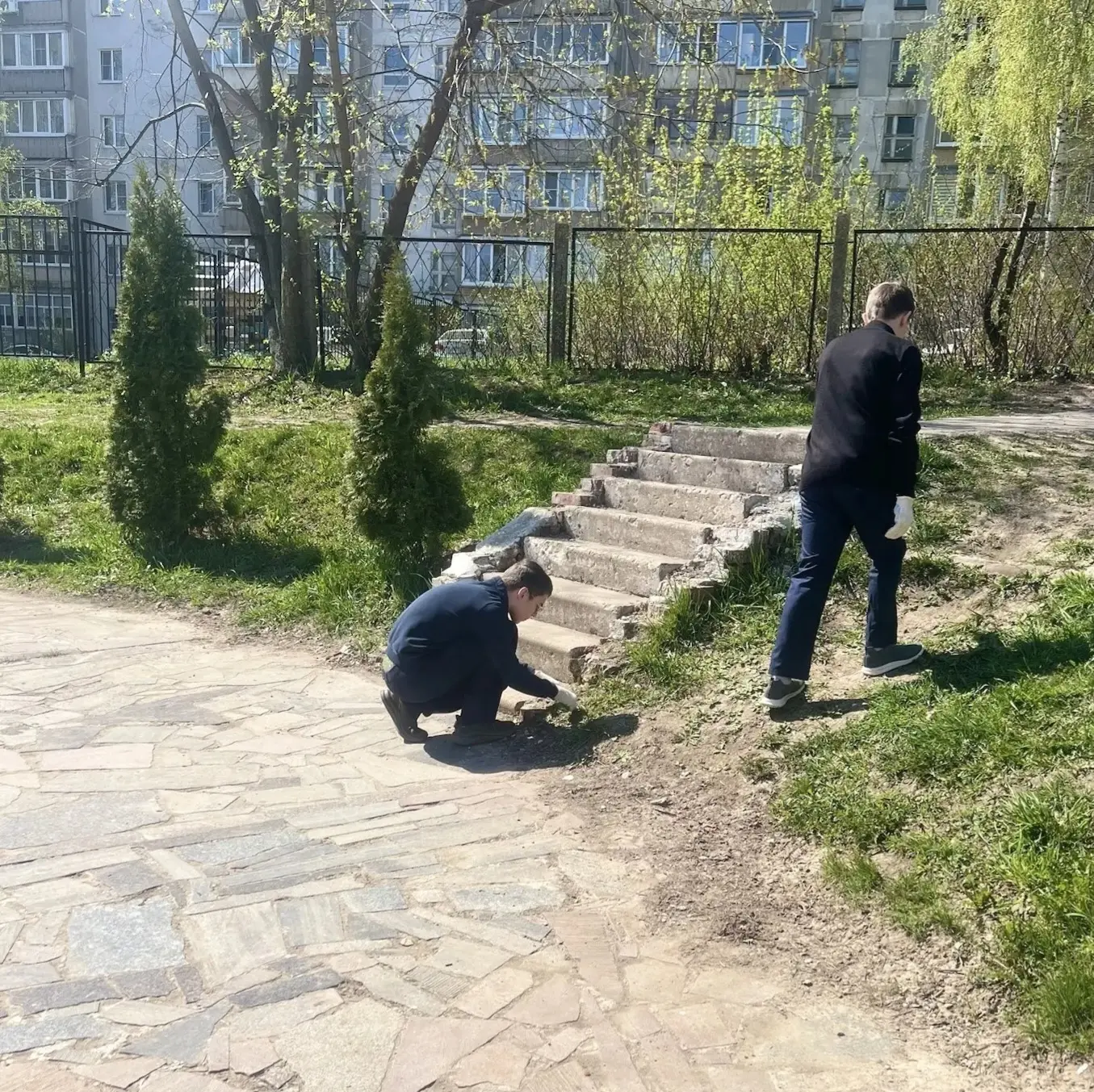 ♻👥МЕСЯЧНИК ПО БЛАГОУСТРОЙСТВУ ГОРОДА. ОБЩЕШКОЛЬНЫЙ СУББОТНИК👥♻  5 мая 2026 года учащиеся и педагоги 
