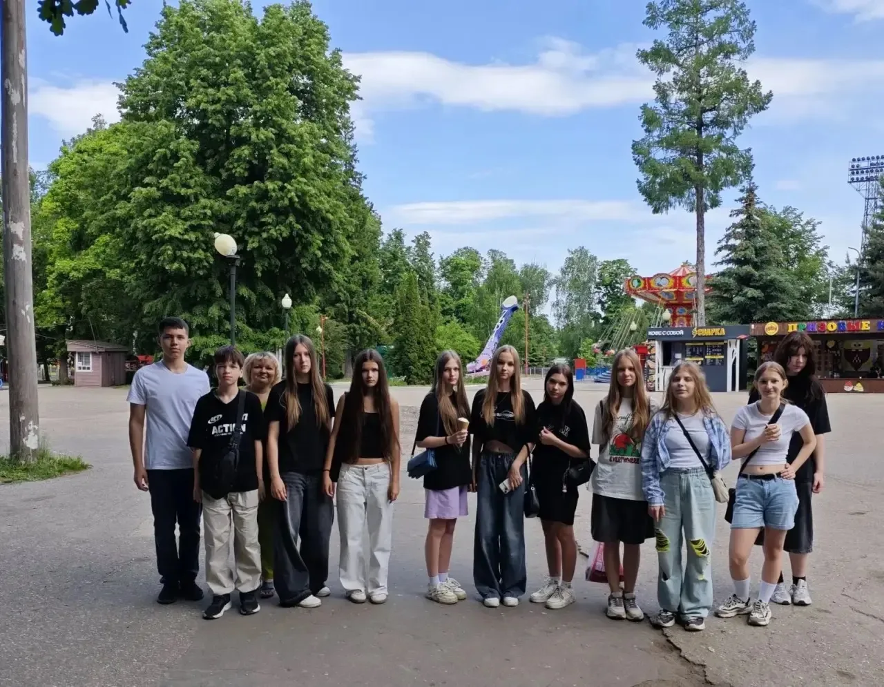 Конец учебного года: как 7 «В» покорял аттракционы в парке Белинского  Последние звонки отзвенели, к