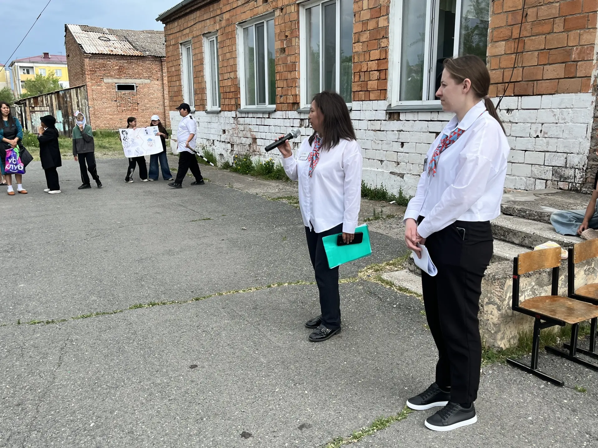 В пришкольном лагере «Школьный Экспресс» прошёл день профориентации

К ребятам пришли специалисты Це