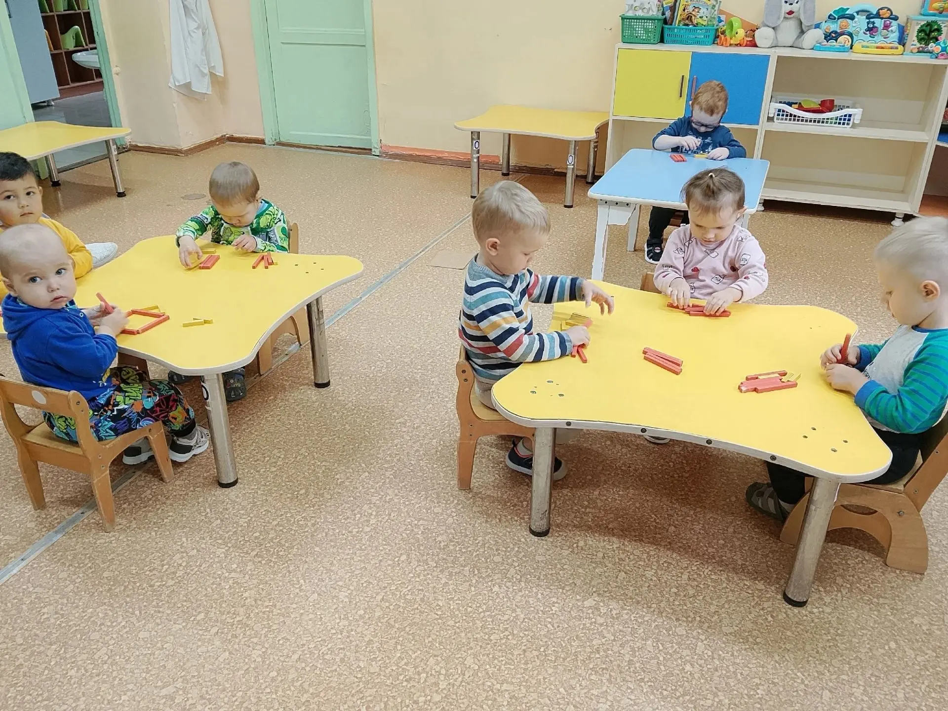 Конструирование в  группе раннего возраста- это не просто игра с кубиками и строительны...