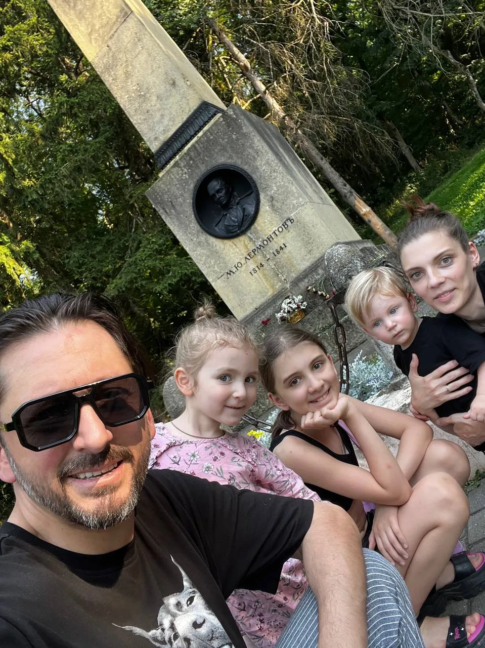 Дорогие зрители, любимые артисты передают привет из #отпуска2026!