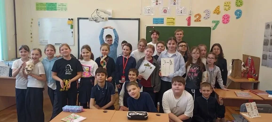 Если знаешь — научи!💡  Школьное правило «Если знаешь — научи» становится частью жизни, когда старшие