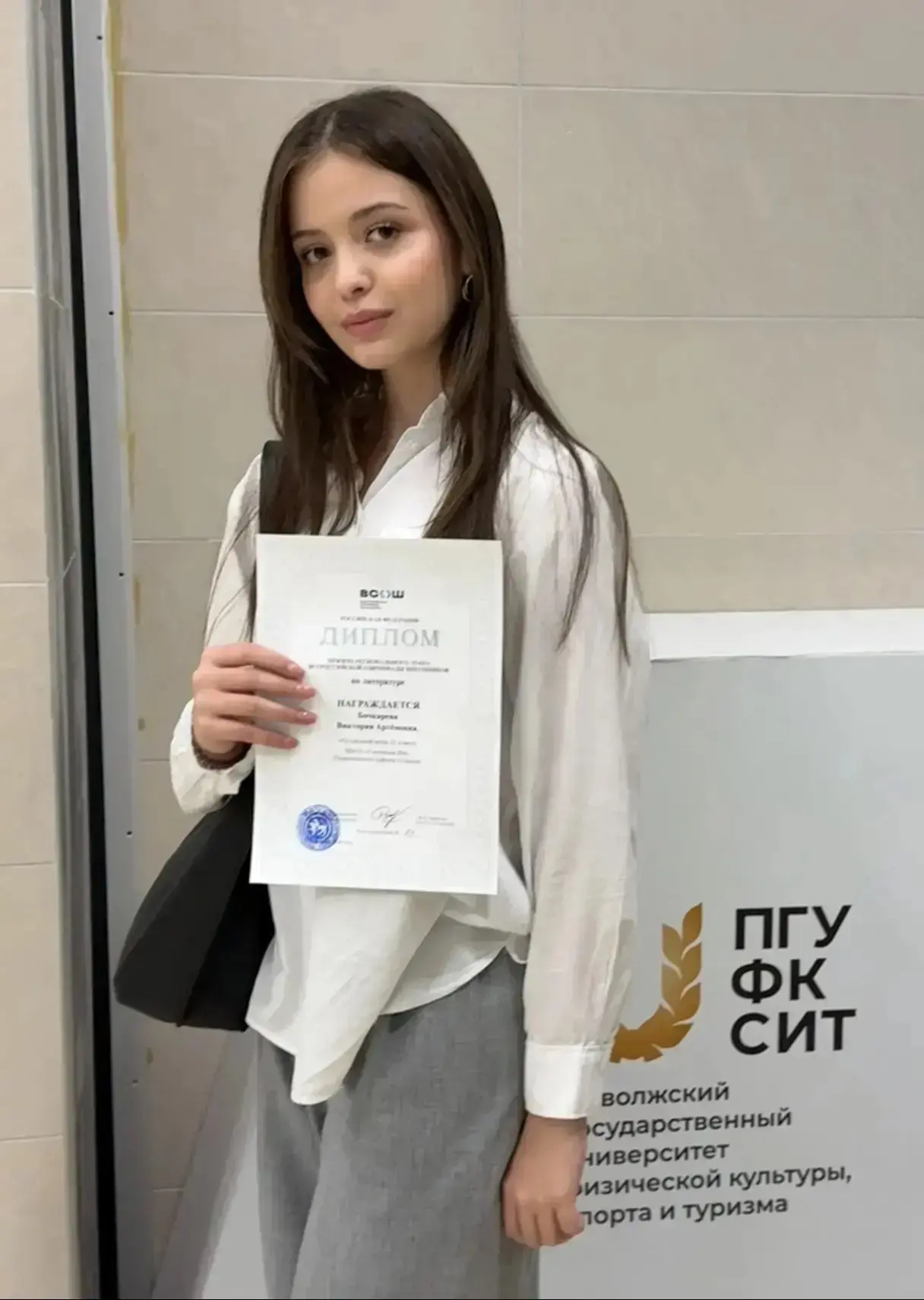 Поздравляем Бочкареву Викторию, ученицу 11 Б класса, ставшую призёром РЭ ВСОШ по литературе (учитель