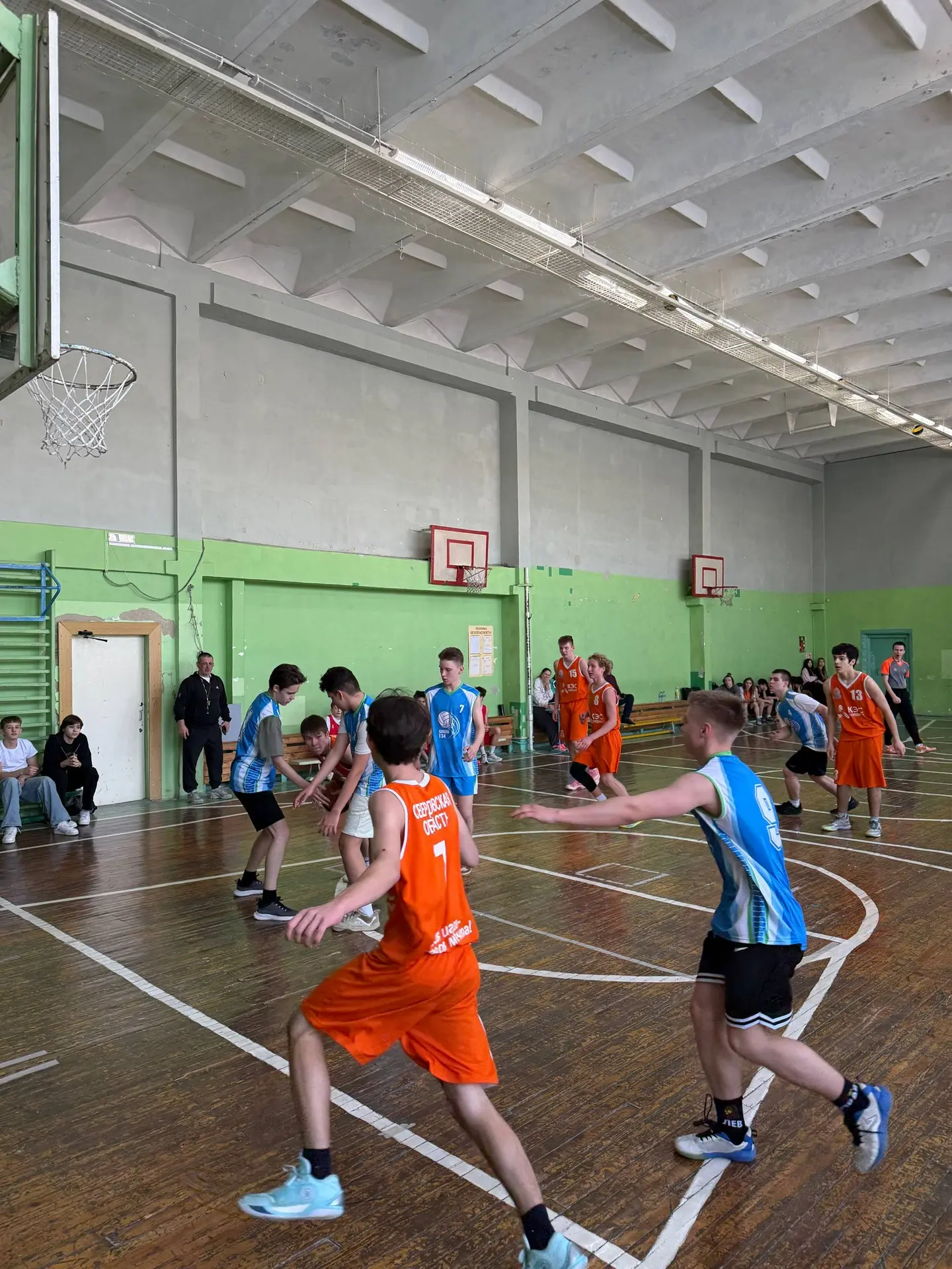 Турнир памяти В.П. Сапова: наши юноши - чемпионы! 🏀🥇  Вчера, 10 марта, в нашей школе прошёл турнир п