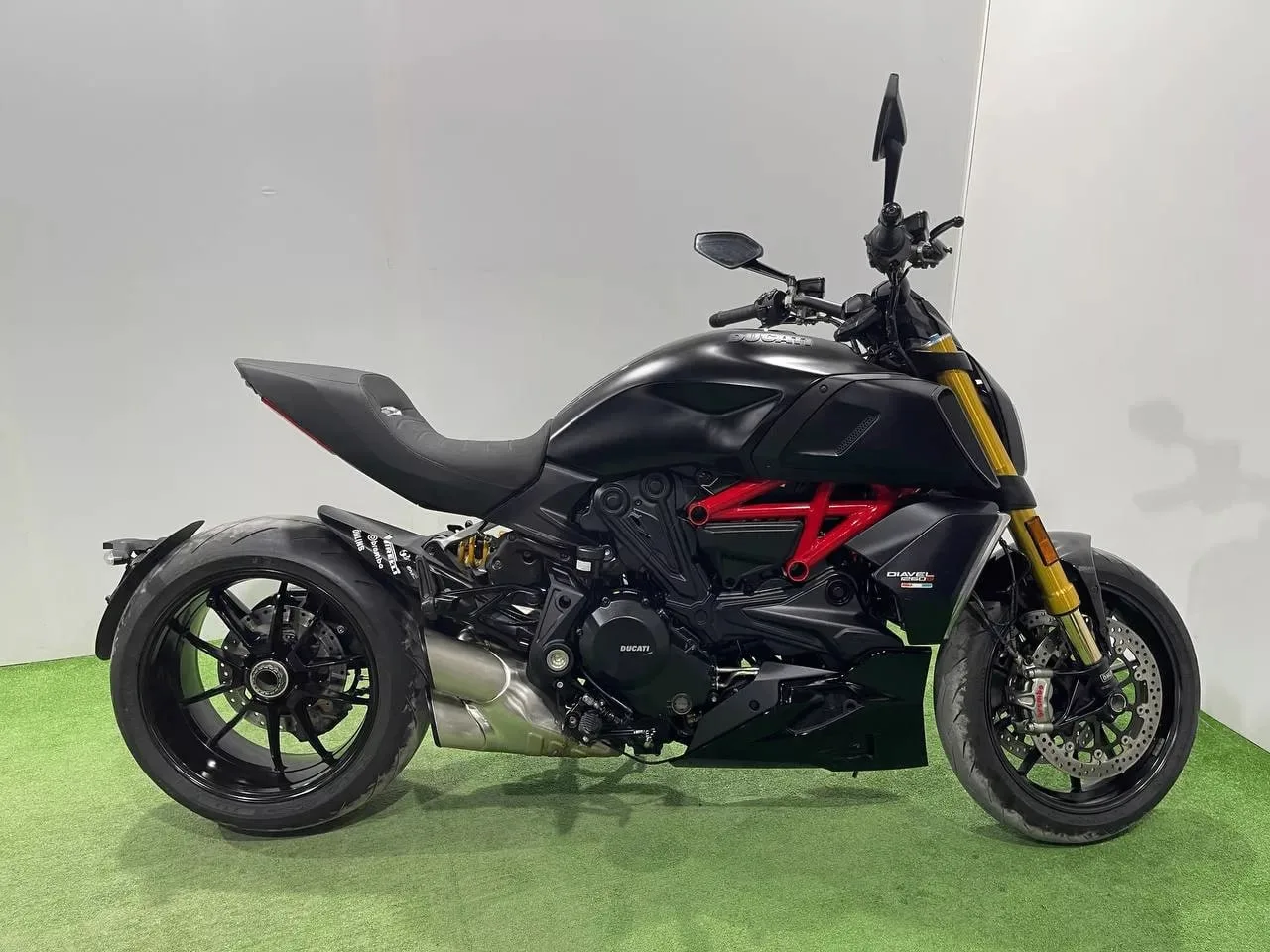 DUCATI DIAVEL 1260S в наличии во Владивостоке  Характеристики:  - 2019 год - объем 1260 см3 - Аукцио