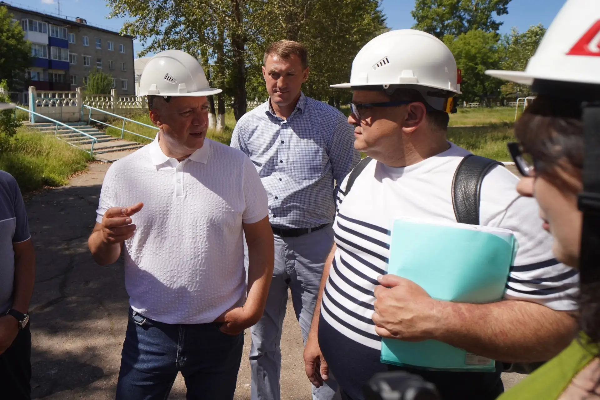 Готовность образовательных учреждений к учебному году оценили областные парламентарии.