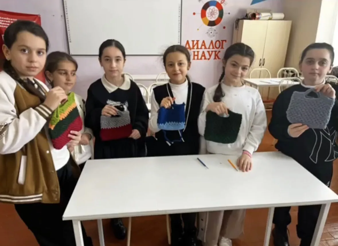 Сегодня педагоги ДО Ахадова А.С. и Кайибханова М.Р. провели занятия по вязанию в Доме д...