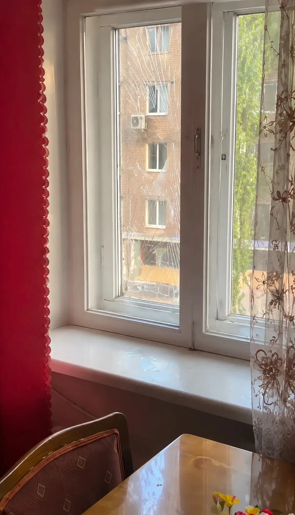 Последствия утреннего прилёта в центре Макеевки