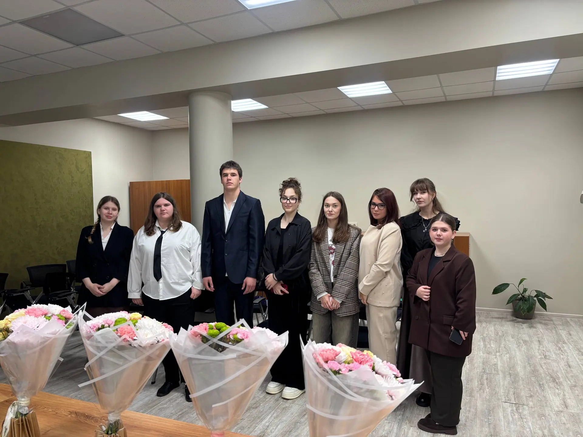 Свои дипломные работы успешно защитили студенты еще трех специальностей — «Экономика и ...